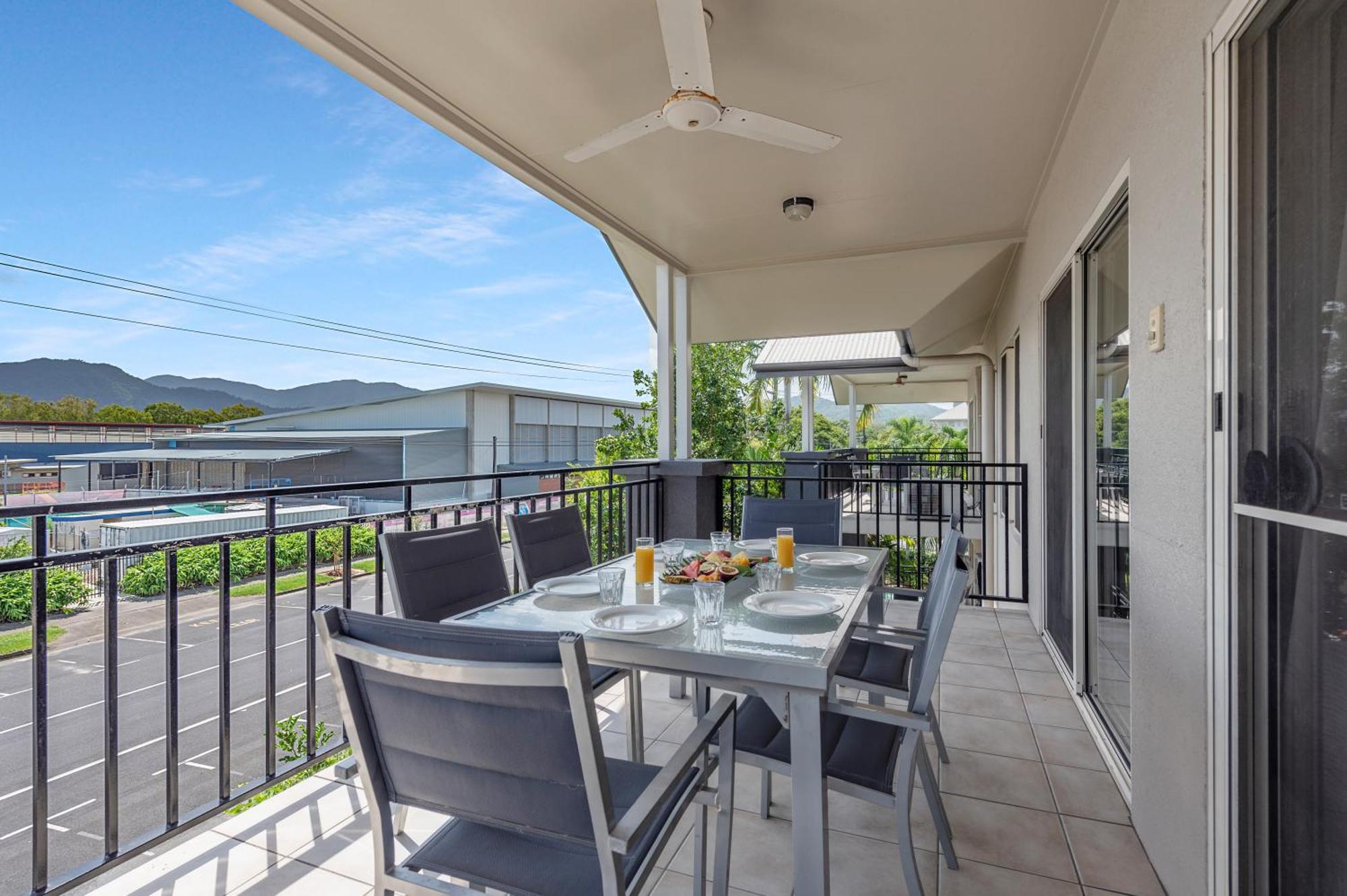 Bay Village Tropical Retreat & Apartments Cairns Kültér fotó