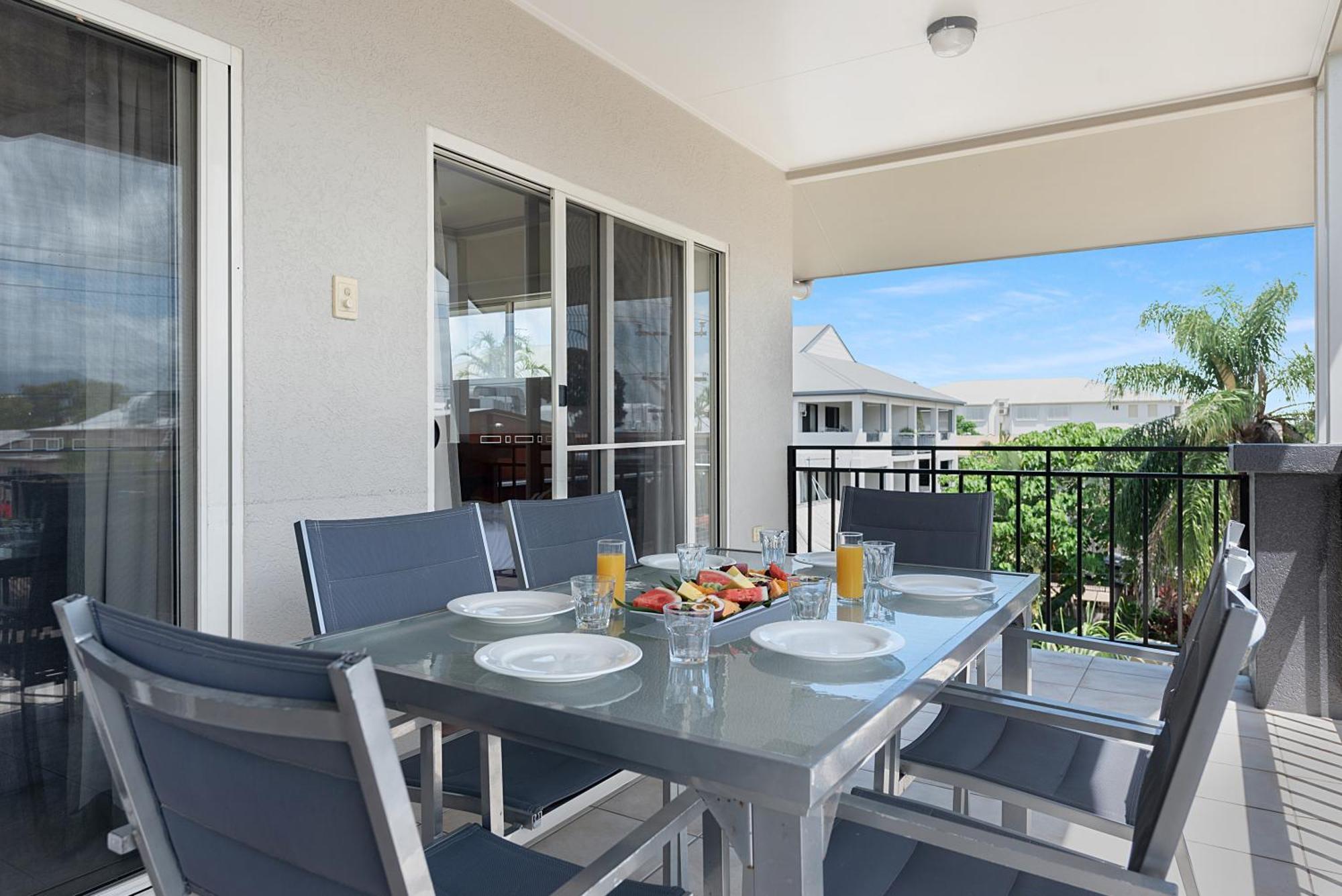 Bay Village Tropical Retreat & Apartments Cairns Kültér fotó