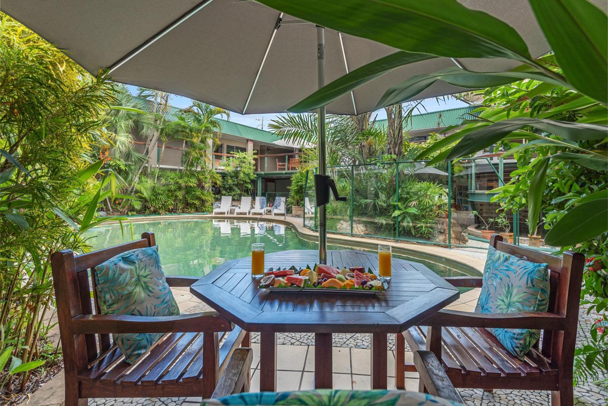 Bay Village Tropical Retreat & Apartments Cairns Kültér fotó