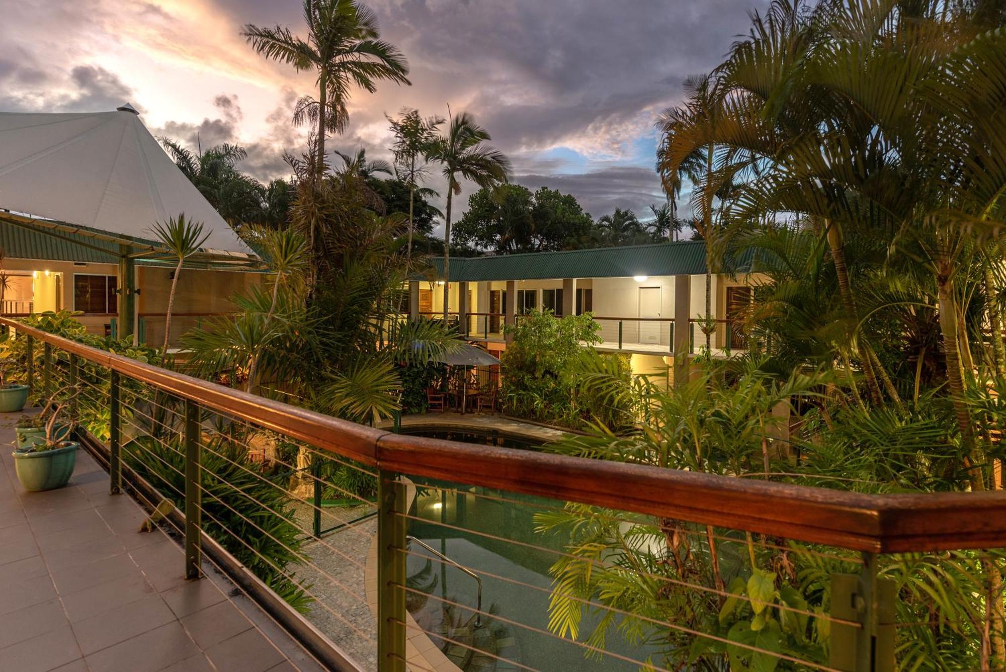 Bay Village Tropical Retreat & Apartments Cairns Kültér fotó
