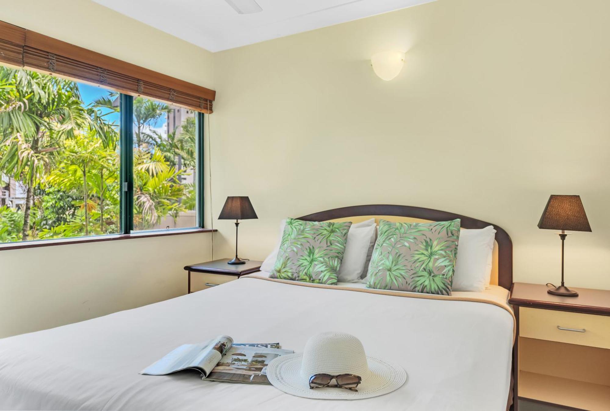 Bay Village Tropical Retreat & Apartments Cairns Kültér fotó